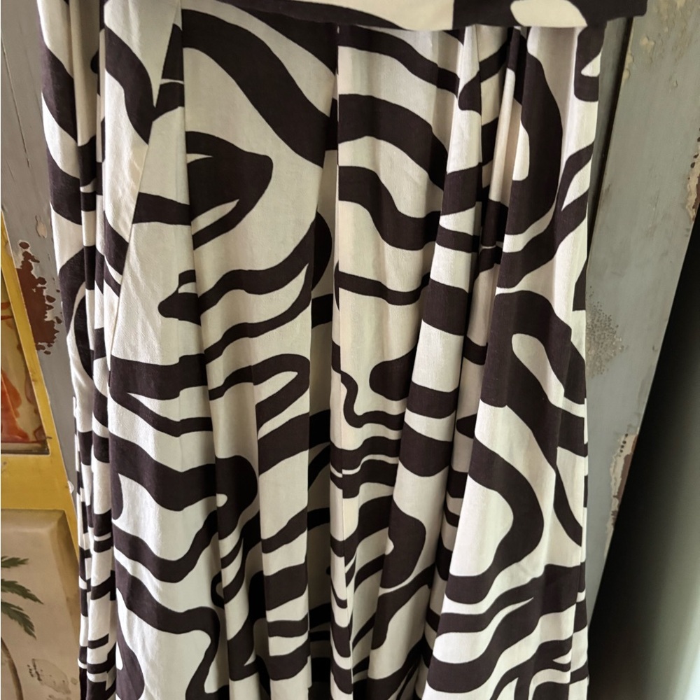 Stylish Brown and off white color Women's skirt set - Picture 8 of 12